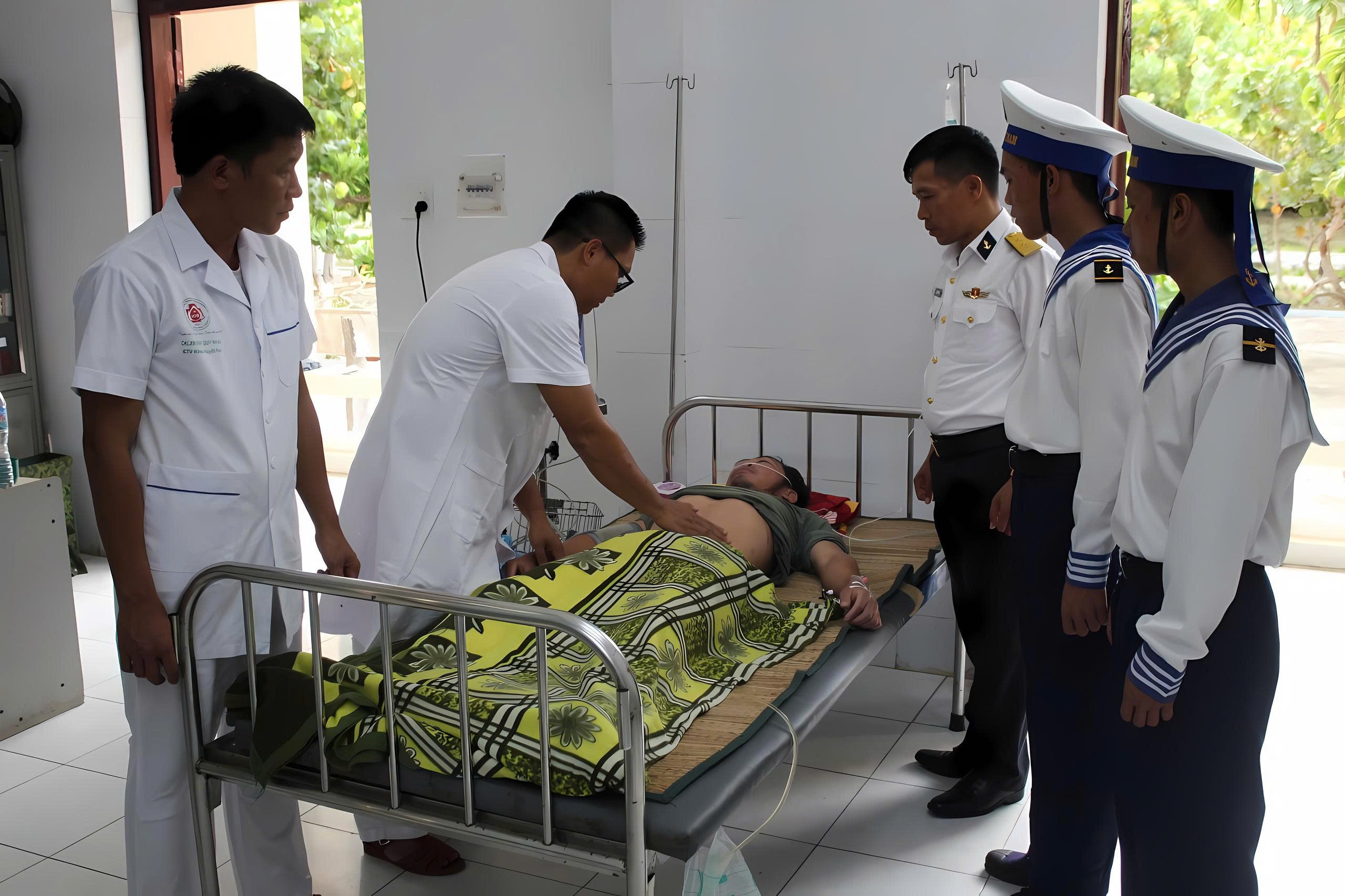 Bệnh xá đảo Song Tử Tây cấp cứu ngư dân bị bệnh Bệnh xá đảo Song Tử Tây cấp cứu ngư dân bị bệnh