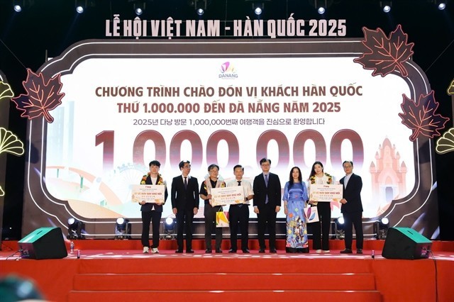 Da Nang holds a ceremony to welcome the one millionth Korean visitor in the city in 2025. (Photo courtesy of Da Nang's Tourism Promotion Centre) Da Nang holds a ceremony to welcome the one millionth Korean visitor in the city in 2025. (Photo courtesy of Da Nang's Tourism Promotion Centre)