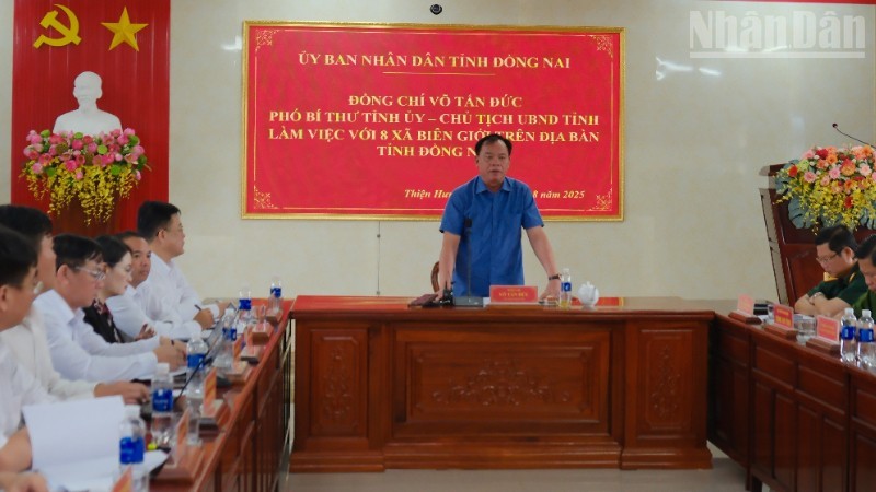 Phó Bí thư Tỉnh ủy, Chủ tịch Ủy ban nhân tỉnh Đồng Nai Võ Tấn Đức phát biểu tại buổi làm việc với 8 xã biên giới. Phó Bí thư Tỉnh ủy, Chủ tịch Ủy ban nhân tỉnh Đồng Nai Võ Tấn Đức phát biểu tại buổi làm việc với 8 xã biên giới.