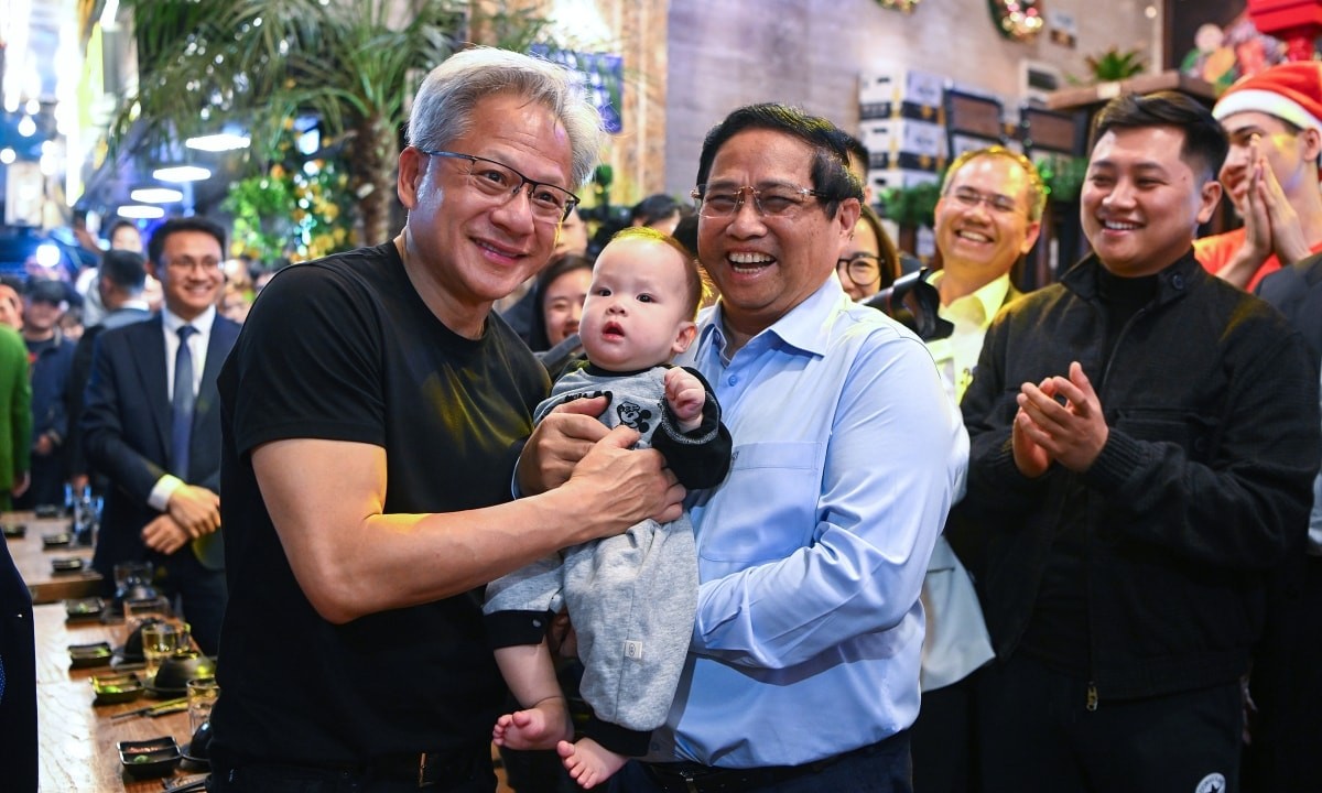 PM Phạm Minh Chính and Nvidia CEO Jensen Huang stroll through the Old Quarter during Mr. Huang’s second visit to Vietnam in late 2024 