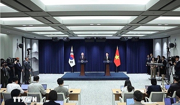 Vietnam News Today (Aug. 12): Vietnam grants 45-day visa waivers to citizens from 12 countries Vietnam News Today (Aug. 12): Vietnam grants 45-day visa waivers to citizens from 12 countries
