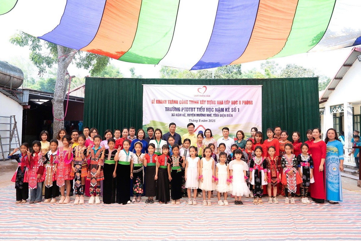 Quỹ Thiện Tâm đón nhận Huân chương Lao động hạng Nhất của Chủ tịch nước Quỹ Thiện Tâm đón nhận Huân chương Lao động hạng Nhất của Chủ tịch nước
