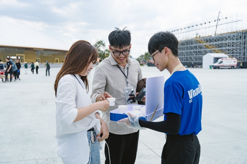 Nhìn lại những khoảnh khắc “cực cháy” của Vinamilk tại V-Concert & V-Fest cuối tuần qua Nhìn lại những khoảnh khắc “cực cháy” của Vinamilk tại V-Concert & V-Fest cuối tuần qua