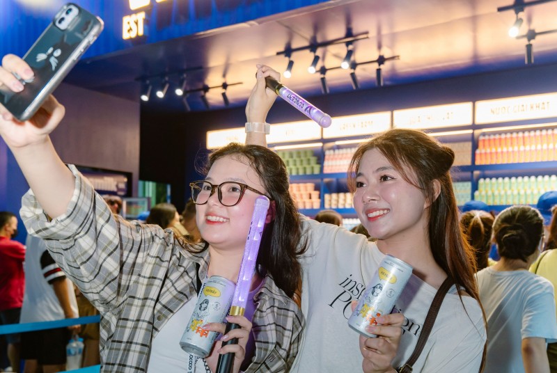 Nhìn lại những khoảnh khắc “cực cháy” của Vinamilk tại V-Concert & V-Fest cuối tuần qua Nhìn lại những khoảnh khắc “cực cháy” của Vinamilk tại V-Concert & V-Fest cuối tuần qua