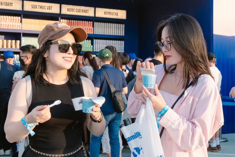 Nhìn lại những khoảnh khắc “cực cháy” của Vinamilk tại V-Concert & V-Fest cuối tuần qua Nhìn lại những khoảnh khắc “cực cháy” của Vinamilk tại V-Concert & V-Fest cuối tuần qua