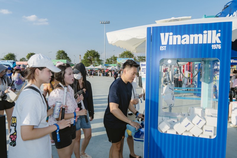 Nhìn lại những khoảnh khắc “cực cháy” của Vinamilk tại V-Concert & V-Fest cuối tuần qua Nhìn lại những khoảnh khắc “cực cháy” của Vinamilk tại V-Concert & V-Fest cuối tuần qua