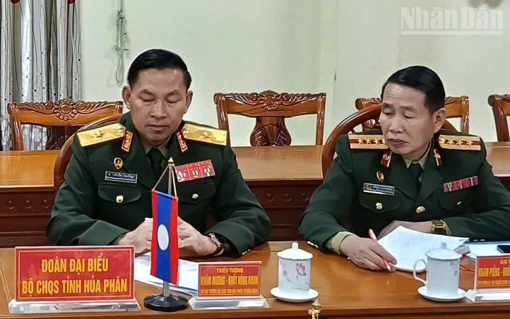 Thiếu tướng Khammuong Khotvongkhun Chỉ huy trưởng Bộ Chỉ huy Quân sự tỉnh Huaphanh phát biểu tại hội đàm. Thiếu tướng Khammuong Khotvongkhun Chỉ huy trưởng Bộ Chỉ huy Quân sự tỉnh Huaphanh phát biểu tại hội đàm.