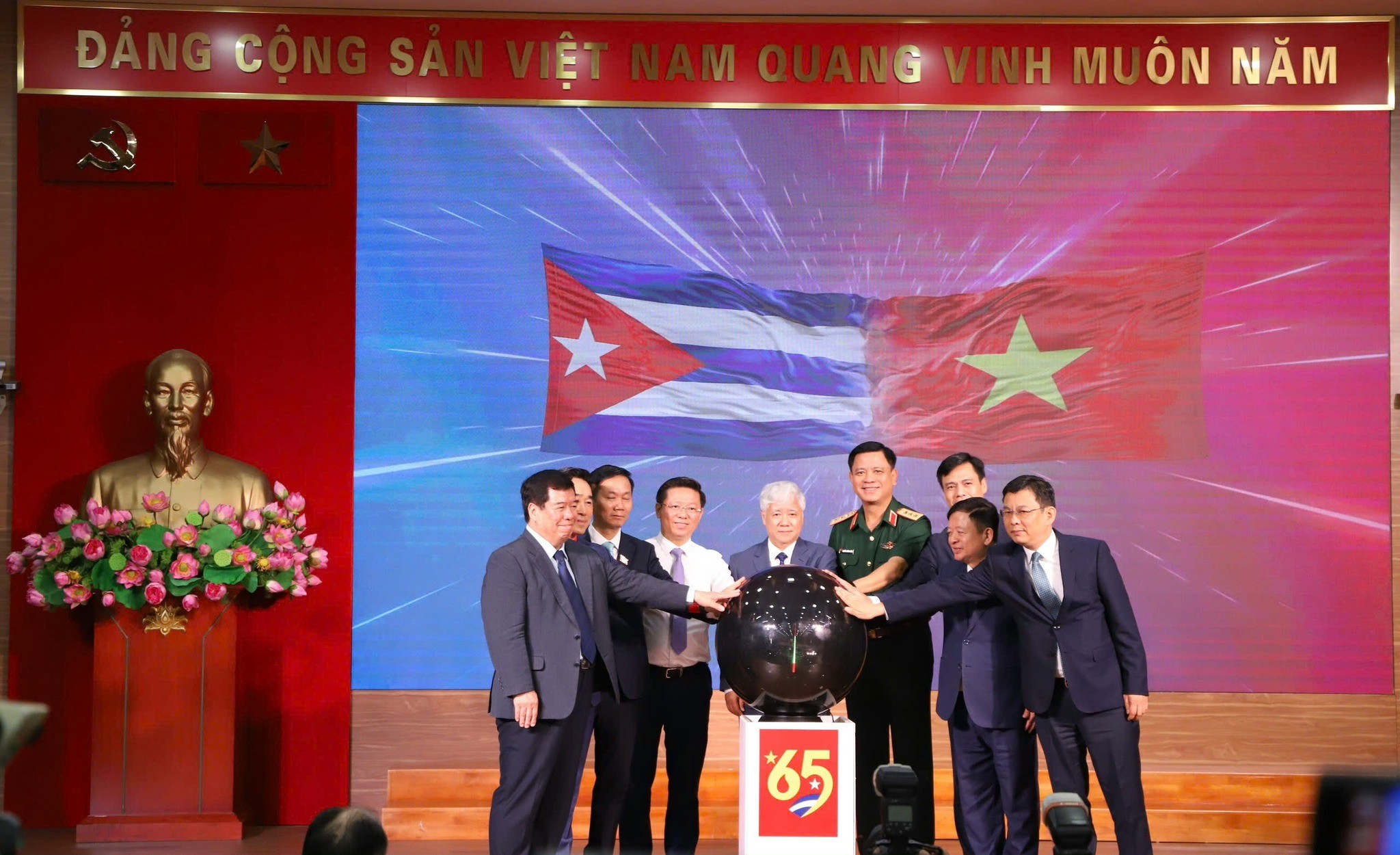 65 năm nghĩa tình Việt Nam - Cuba: Phát động Chương trình vận động ủng hộ nhân dân Cuba 65 năm nghĩa tình Việt Nam - Cuba: Phát động Chương trình vận động ủng hộ nhân dân Cuba