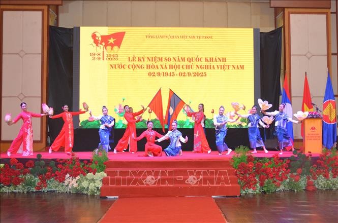 Một tiết mục văn nghệ tại Lễ kỷ niệm 80 năm Quốc khánh nước CHXHCN Việt Nam. Ảnh: Một tiết mục văn nghệ tại Lễ kỷ niệm 80 năm Quốc khánh nước CHXHCN Việt Nam. Ảnh: