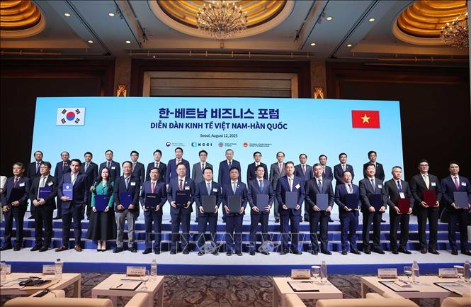 Tổng Bí thư Tô Lâm và Thủ tướng Hàn Quốc Kim Min Seok chứng kiến các đơn vị, doanh nghiệp trao thoả thuận hợp tác - Ảnh: TTXVN Tổng Bí thư Tô Lâm và Thủ tướng Hàn Quốc Kim Min Seok chứng kiến các đơn vị, doanh nghiệp trao thoả thuận hợp tác - Ảnh: TTXVN