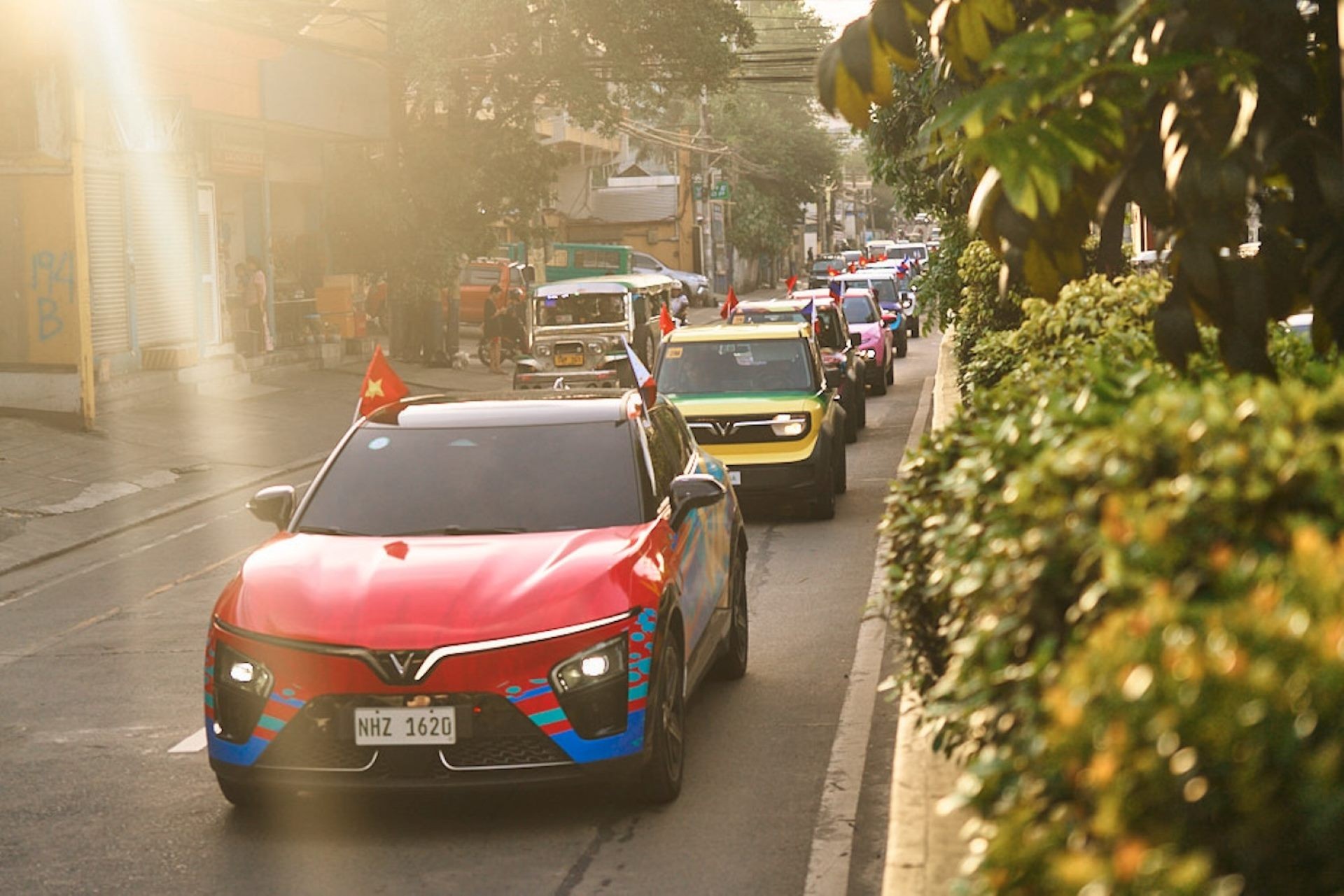 Ngắm hình ảnh lung linh của dàn xe điện VinFast trên đường phố Philippines Ngắm hình ảnh lung linh của dàn xe điện VinFast trên đường phố Philippines