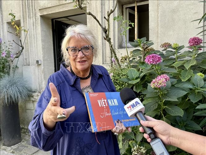 Special Viet - French Photo Book Launches in Paris Special Viet - French Photo Book Launches in Paris