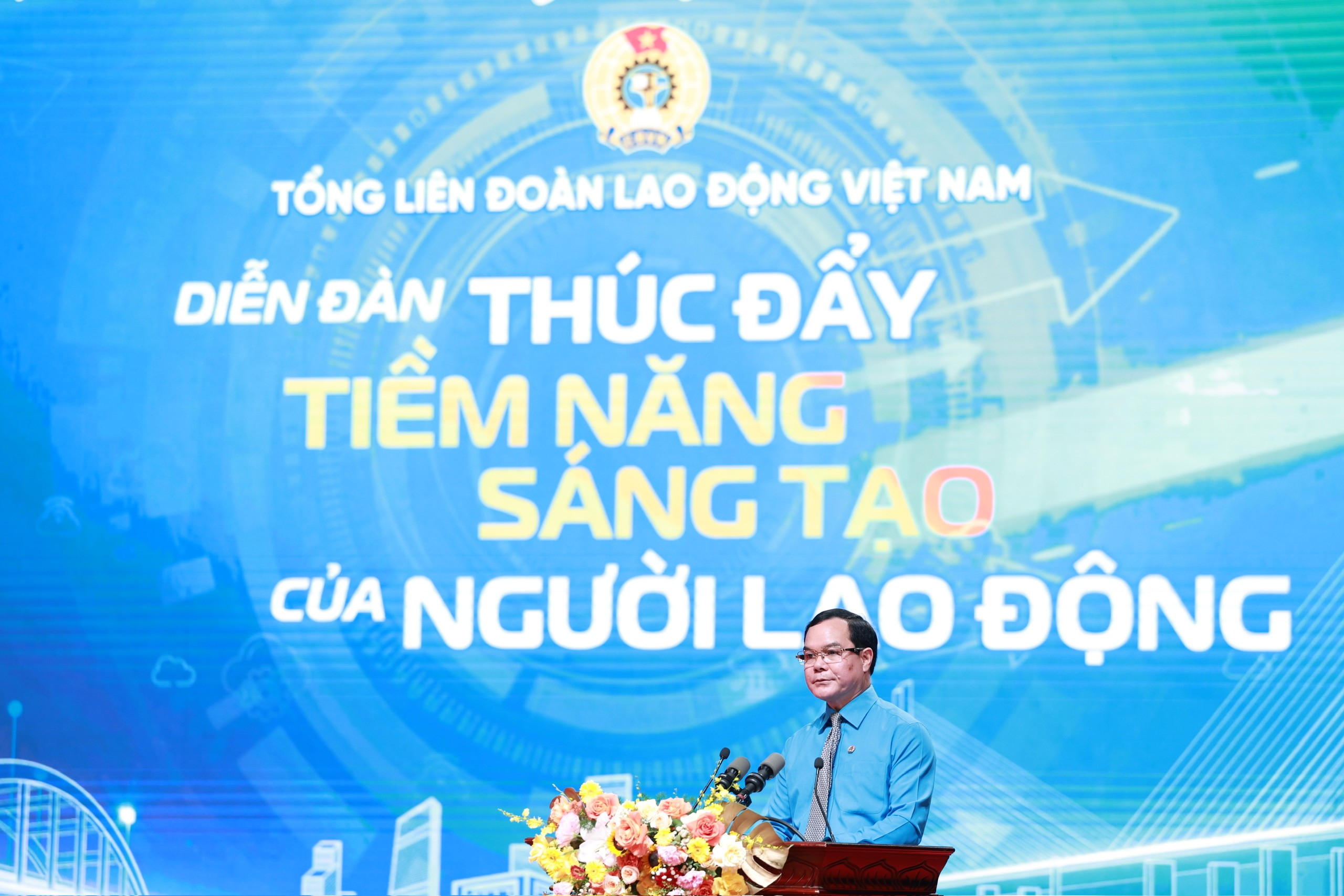 ông Nguyễn Đình Khang, Chủ tịch Tổng Liên đoàn Lao động Việt Nam ông Nguyễn Đình Khang, Chủ tịch Tổng Liên đoàn Lao động Việt Nam