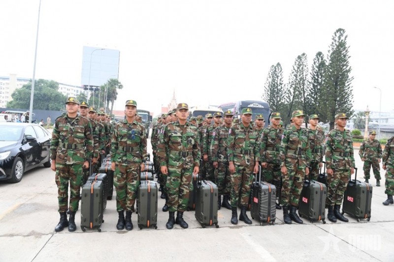 Quân nhân Quân đội Hoàng gia Campuchia trực tiếp tham dự lễ diễu binh. Quân nhân Quân đội Hoàng gia Campuchia trực tiếp tham dự lễ diễu binh.