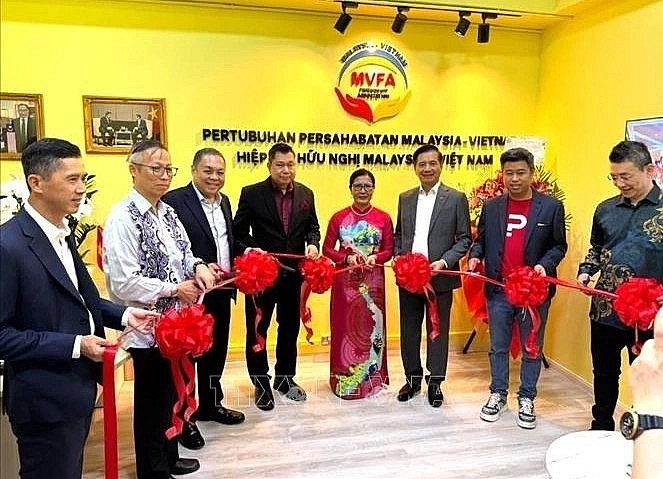 Ribbon-cutting ceremony for the Malaysia–Vietnam Friendship Association office in Kuala Lumpur (Photo:VNA) Ribbon-cutting ceremony for the Malaysia–Vietnam Friendship Association office in Kuala Lumpur (Photo:VNA)