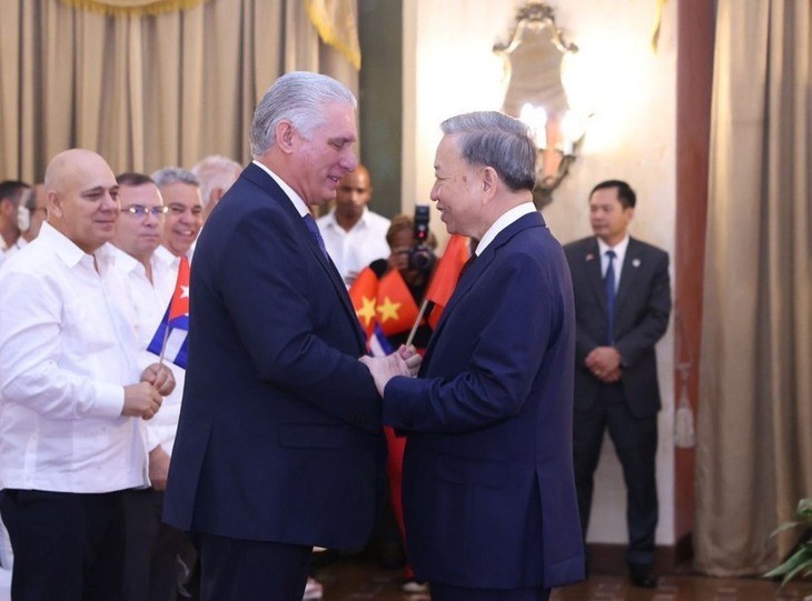 Tổng Bí thư Tô Lâm và Bí thư thứ nhất Đảng Cộng sản Cuba, Chủ tịch Cuba Miguel Diaz-Canel Bermudez tại buổi gặp gỡ đại biểu hữu nghị nhân dân và thế hệ trẻ Cuba vào tháng 9-2024 - Ảnh: TTXVN