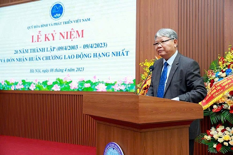 Ha Hung Cuong, Chairman of the Vietnam Peace and Development Foundation, spoke at the 20th Anniversary of the Foundation. (Photo: VUFO)