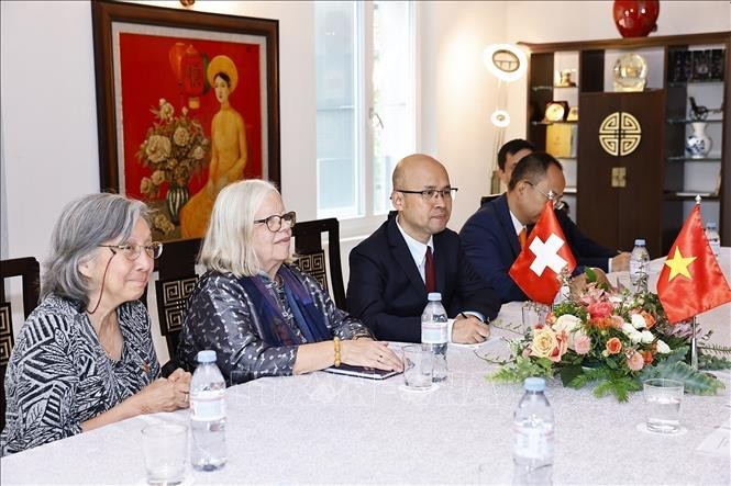 Anjuska Marija Weil (second from left), President of the Switzerland–Vietnam Friendship Association. (Photo: VNA/Doan Tan)