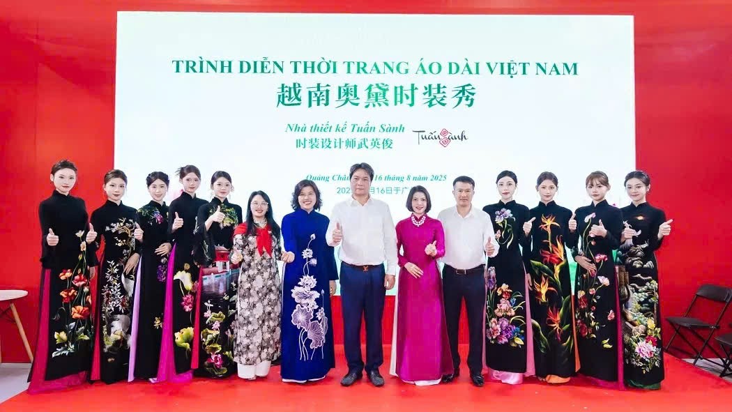 "Ngôi nhà Việt Nam"gây ấn tượng tại Lễ hội sách quốc tế tại Quảng Đông, Trung Quốc