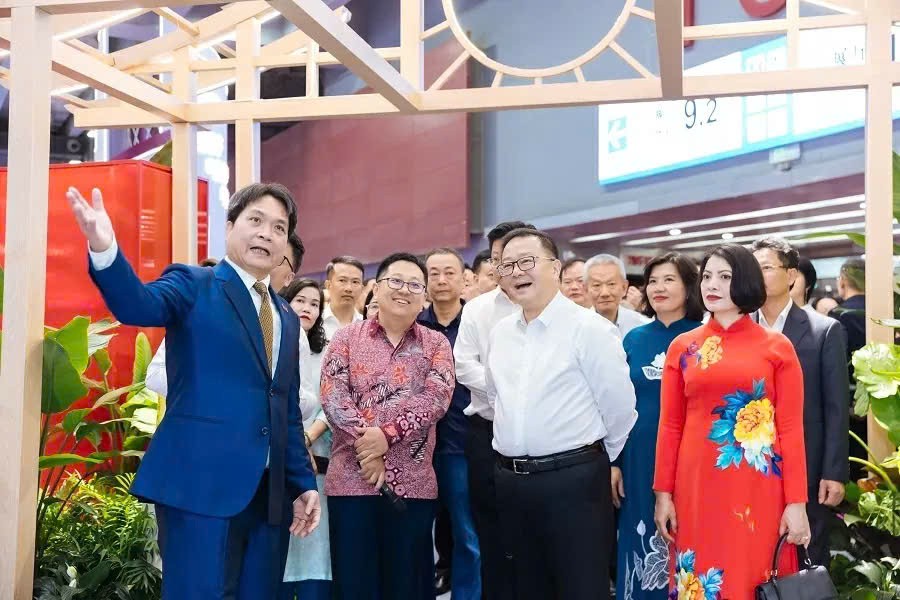 "Ngôi nhà Việt Nam"gây ấn tượng tại Lễ hội sách quốc tế tại Quảng Đông, Trung Quốc