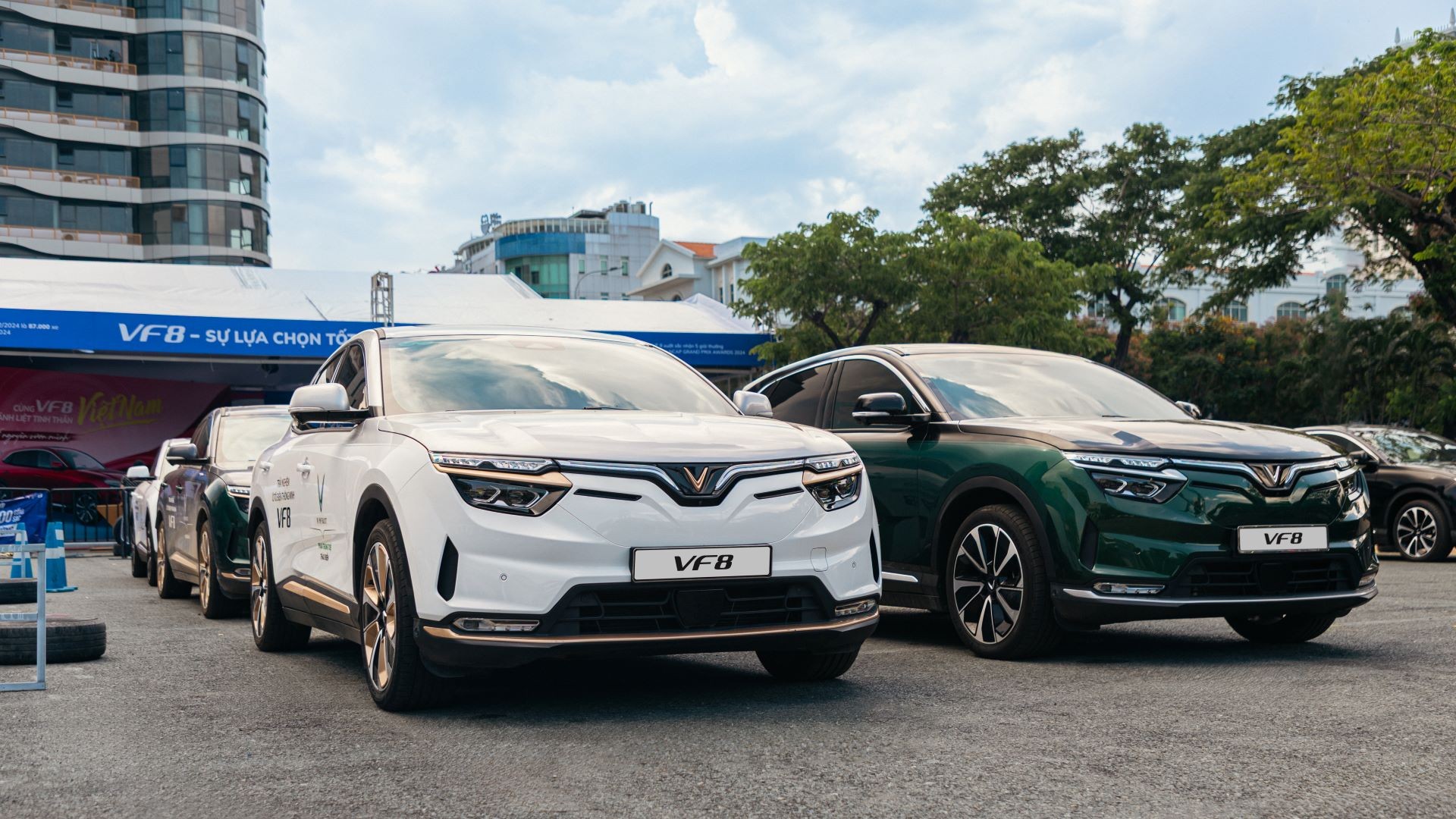 Mang 1 tỷ đồng đi mua SUV, khách hàng khẳng định: “VF 8 là chiếc xe thông minh nhất về tài chính” Mang 1 tỷ đồng đi mua SUV, khách hàng khẳng định: “VF 8 là chiếc xe thông minh nhất về tài chính”