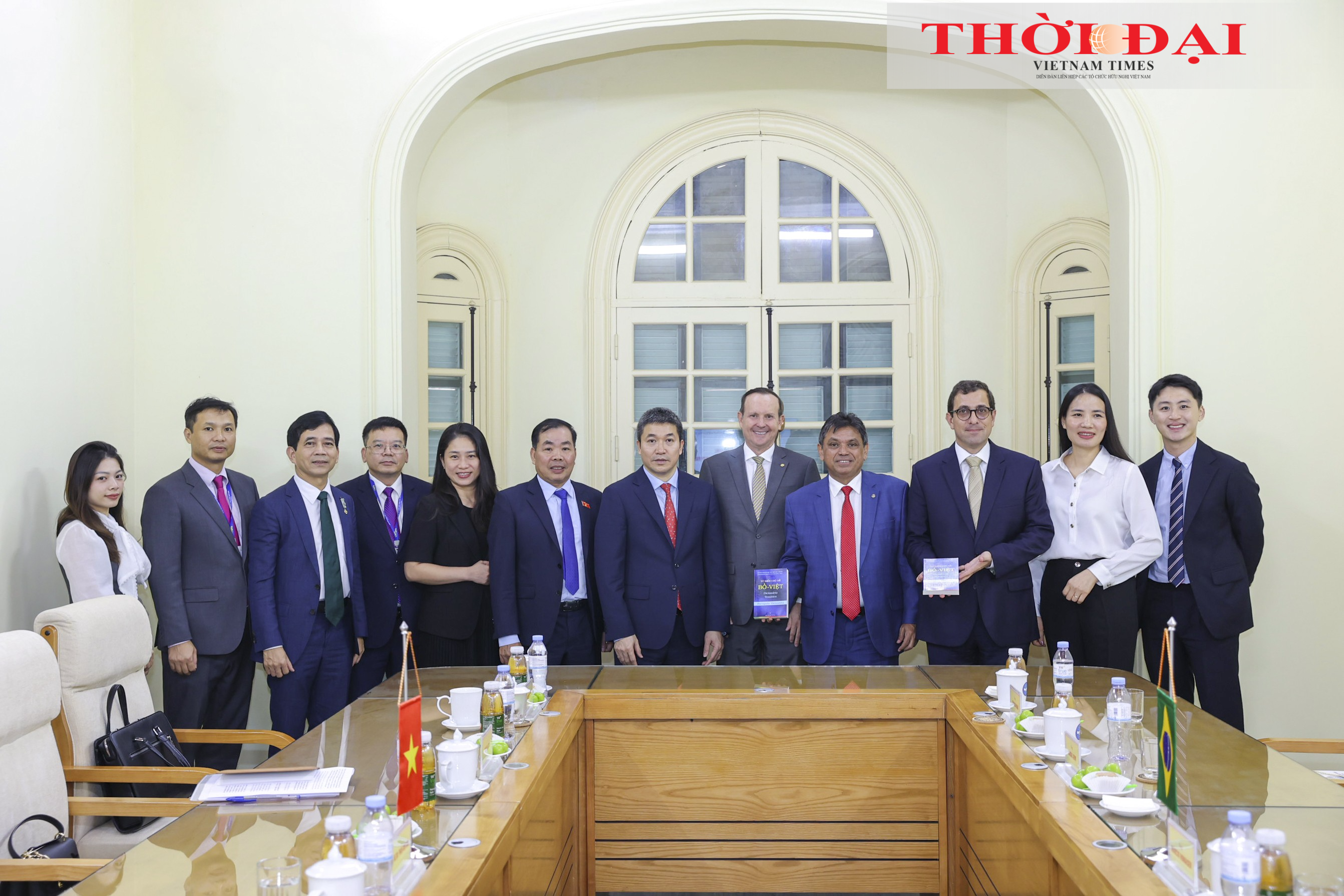 Các đại biểu chụp ảnh lưu niệm. (Ảnh: Đinh Hòa) Các đại biểu chụp ảnh lưu niệm. (Ảnh: Đinh Hòa)