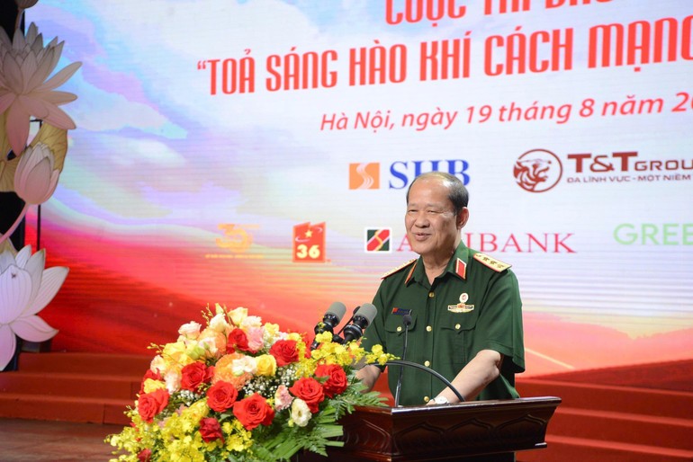 Vinh danh 36 tác phẩm tại Cuộc thi Tỏa sáng hào khí Cách mạng Tháng Tám Vinh danh 36 tác phẩm tại Cuộc thi Tỏa sáng hào khí Cách mạng Tháng Tám