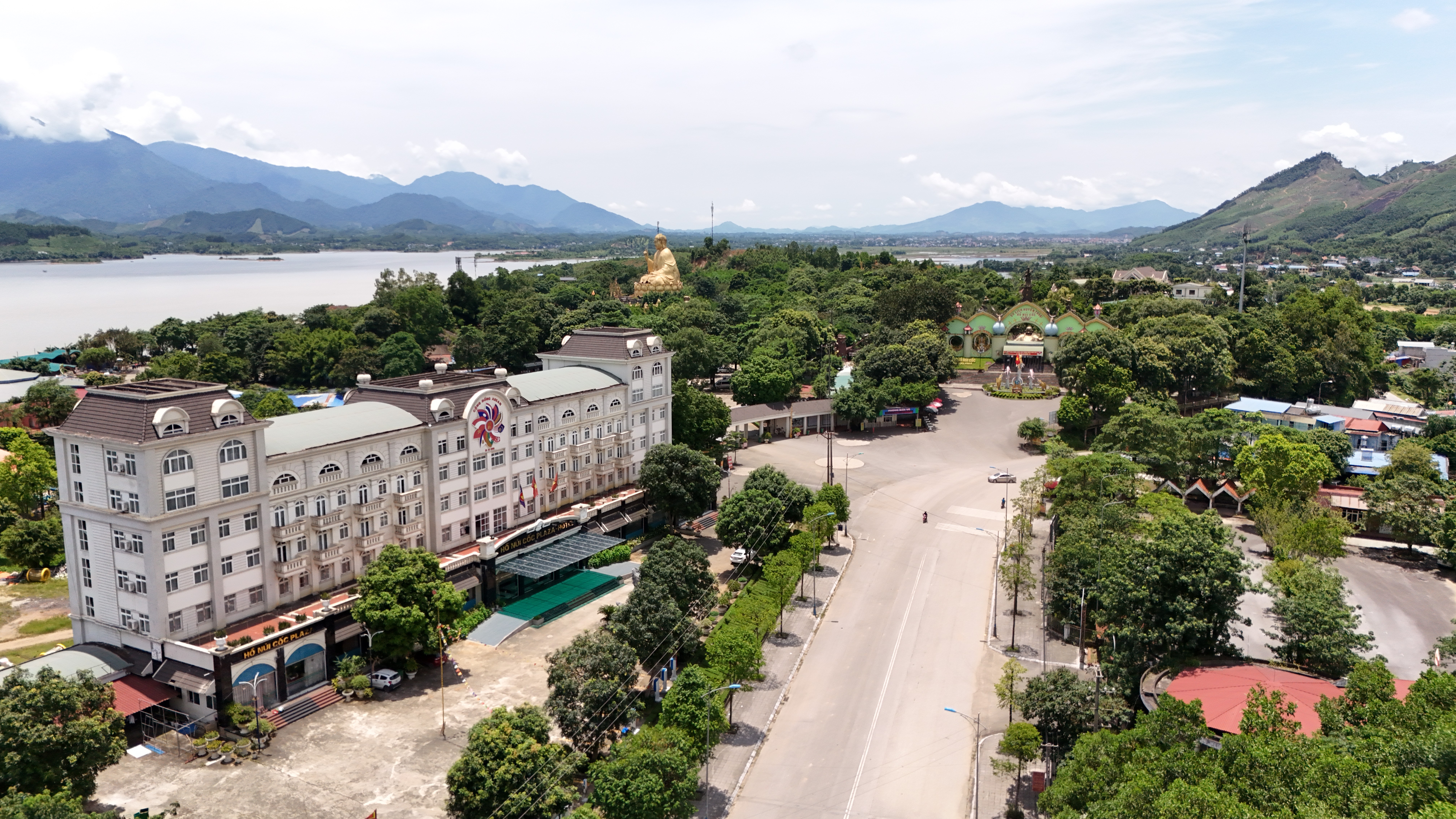 Khu du lịch huyền thoại Hồ Núi Cốc Khu du lịch huyền thoại Hồ Núi Cốc