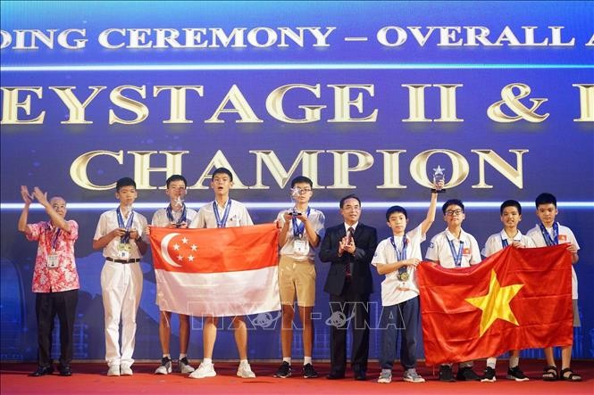 25th International Mathematics Competition: Vietnamese Team Wins 18 Medals 25th International Mathematics Competition: Vietnamese Team Wins 18 Medals