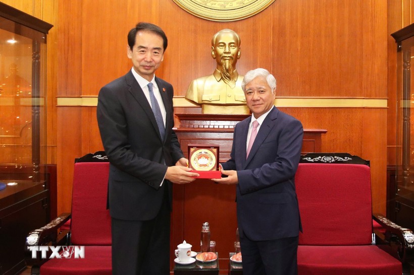 Chủ tịch Ủy ban TW Mặt trận Tổ quốc Đỗ Văn Chiến tiếp Đại sứ Trung Quốc Chủ tịch Ủy ban TW Mặt trận Tổ quốc Đỗ Văn Chiến tiếp Đại sứ Trung Quốc