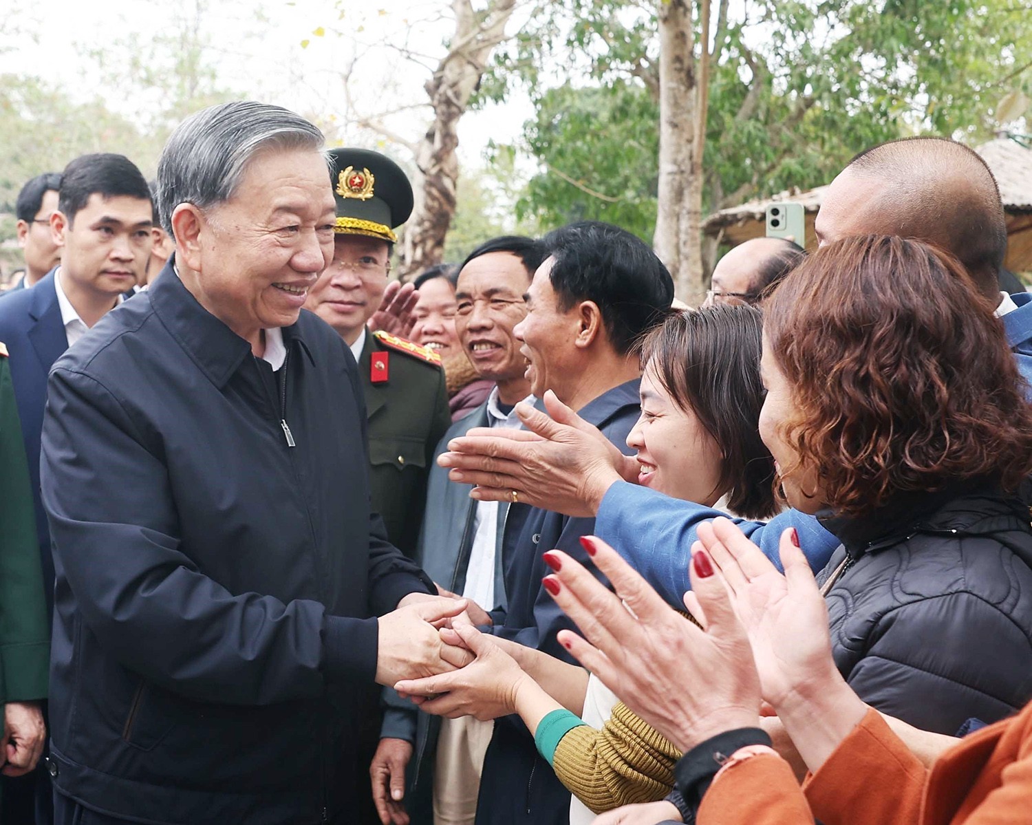 Đại đoàn kết toàn dân tộc - cội nguồn của ý chí, niềm tin, sức mạnh để xây dựng, bảo vệ Tổ quốc trong kỷ nguyên mới Đại đoàn kết toàn dân tộc - cội nguồn của ý chí, niềm tin, sức mạnh để xây dựng, bảo vệ Tổ quốc trong kỷ nguyên mới