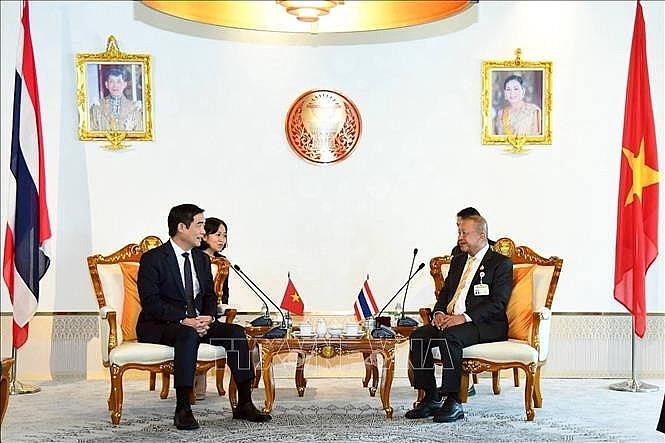 Vietnamese Ambassador to Thailand Pham Viet Hung (L) and President of the Thai Senate Mongkol Surasajja at their meeting in Bangkok on August 21. (Photo: VNA) Vietnamese Ambassador to Thailand Pham Viet Hung (L) and President of the Thai Senate Mongkol Surasajja at their meeting in Bangkok on August 21. (Photo: VNA)
