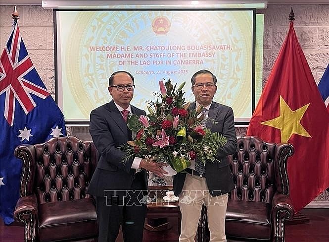 Lao Ambassador to Australia Chatoulong Bouasisavath (L) and Vietnamese Ambassador to Australia Pham Hung Tam at the event (Photo: VNA) Lao Ambassador to Australia Chatoulong Bouasisavath (L) and Vietnamese Ambassador to Australia Pham Hung Tam at the event (Photo: VNA)