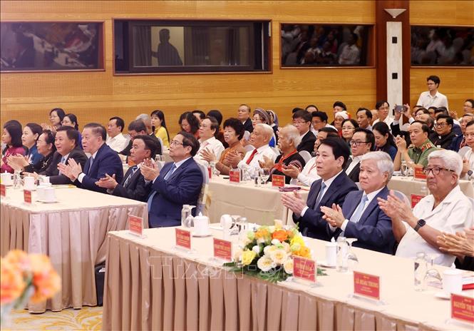 Chủ tịch nước và Thủ tướng Chính phủ gặp mặt đại biểu các tầng lớp nhân dân Chú thích ảnh