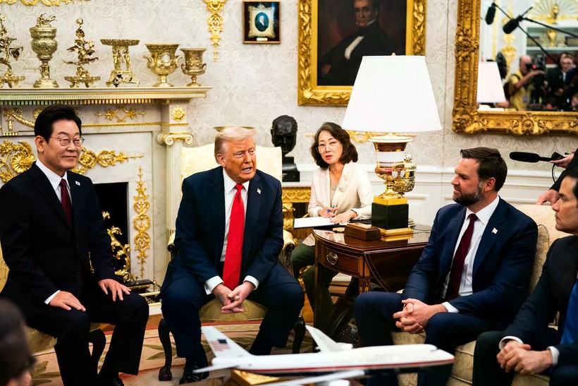 Tổng thống Hàn Quốc Lee Jae Myung và Tổng thống Mỹ Donald Trump tại cuộc gặp. (Nguồn: The Washington Post) Tổng thống Hàn Quốc Lee Jae Myung và Tổng thống Mỹ Donald Trump tại cuộc gặp. (Nguồn: The Washington Post)