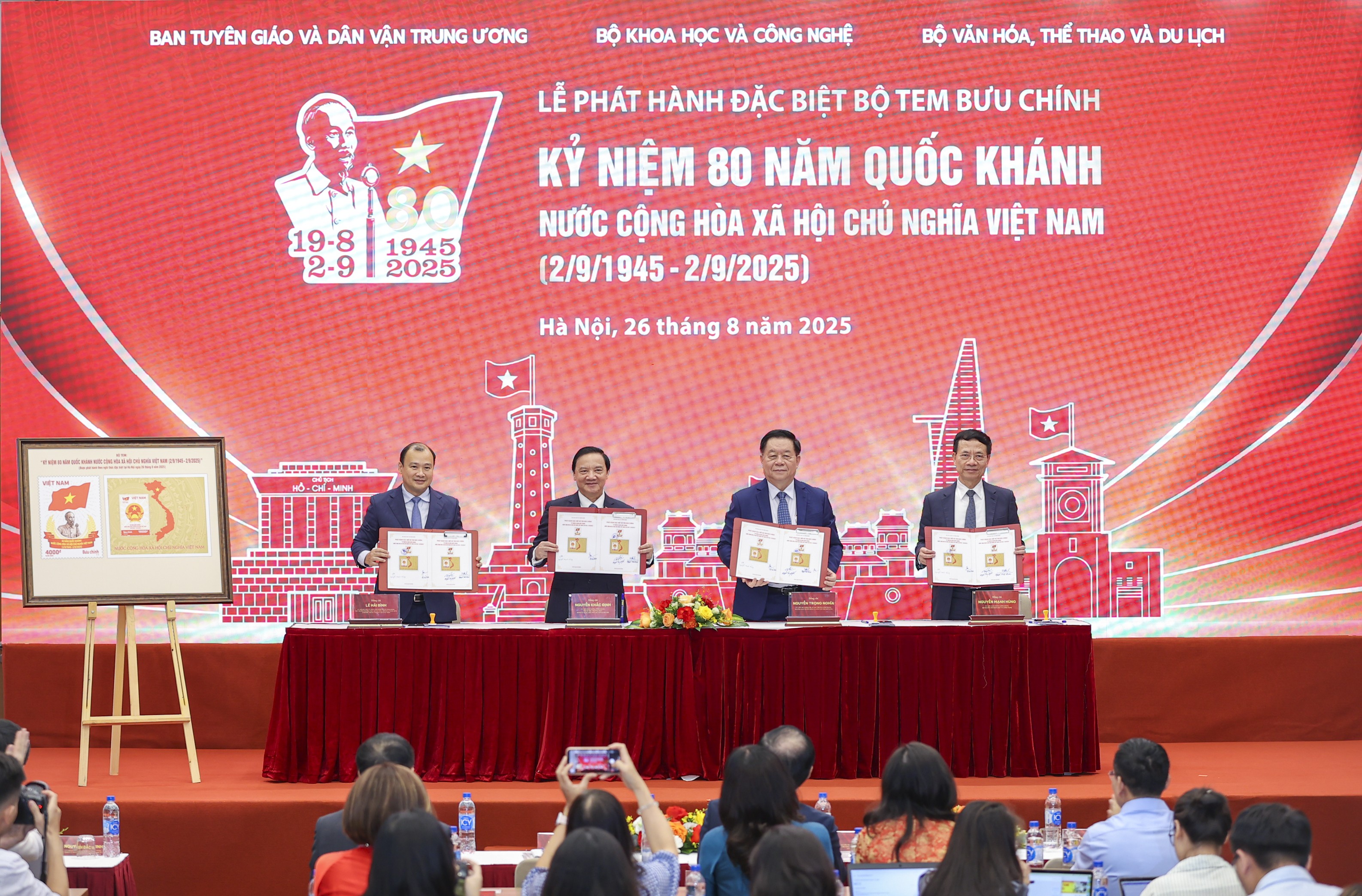 Lễ phát hành đặc biệt bộ tem bưu chính “Kỷ niệm 80 năm Quốc khánh nước Cộng hòa Xã hội Chủ nghĩa Việt Nam (2/9/1945 - 2/9/2025) Phát hành đặc biệt bộ tem kỷ niệm 80 năm Quốc khánh Việt Nam