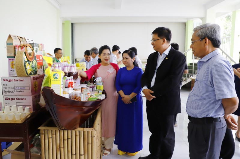Khơi dậy tinh thần khởi nghiệp thanh niên trong kinh tế xanh và kinh tế số Khơi dậy tinh thần khởi nghiệp thanh niên trong kinh tế xanh và kinh tế số
