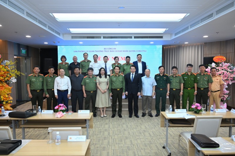 Tạp chí Nhân quyền cần có một diện mạo mới và trưởng thành hơn trong kỷ nguyên mới Tạp chí Nhân quyền cần có một diện mạo mới và trưởng thành hơn trong kỷ nguyên mới
