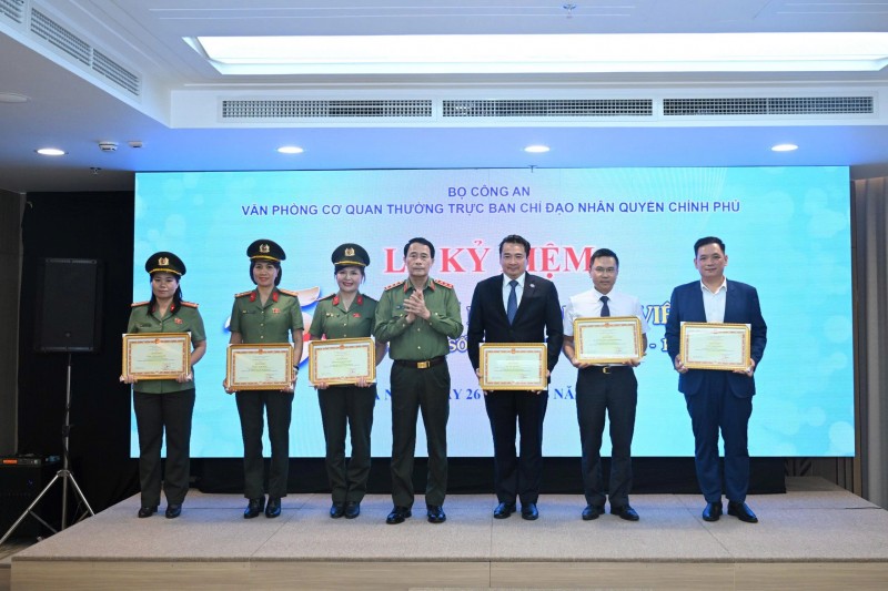 Tạp chí Nhân quyền cần có một diện mạo mới và trưởng thành hơn trong kỷ nguyên mới Tạp chí Nhân quyền cần có một diện mạo mới và trưởng thành hơn trong kỷ nguyên mới