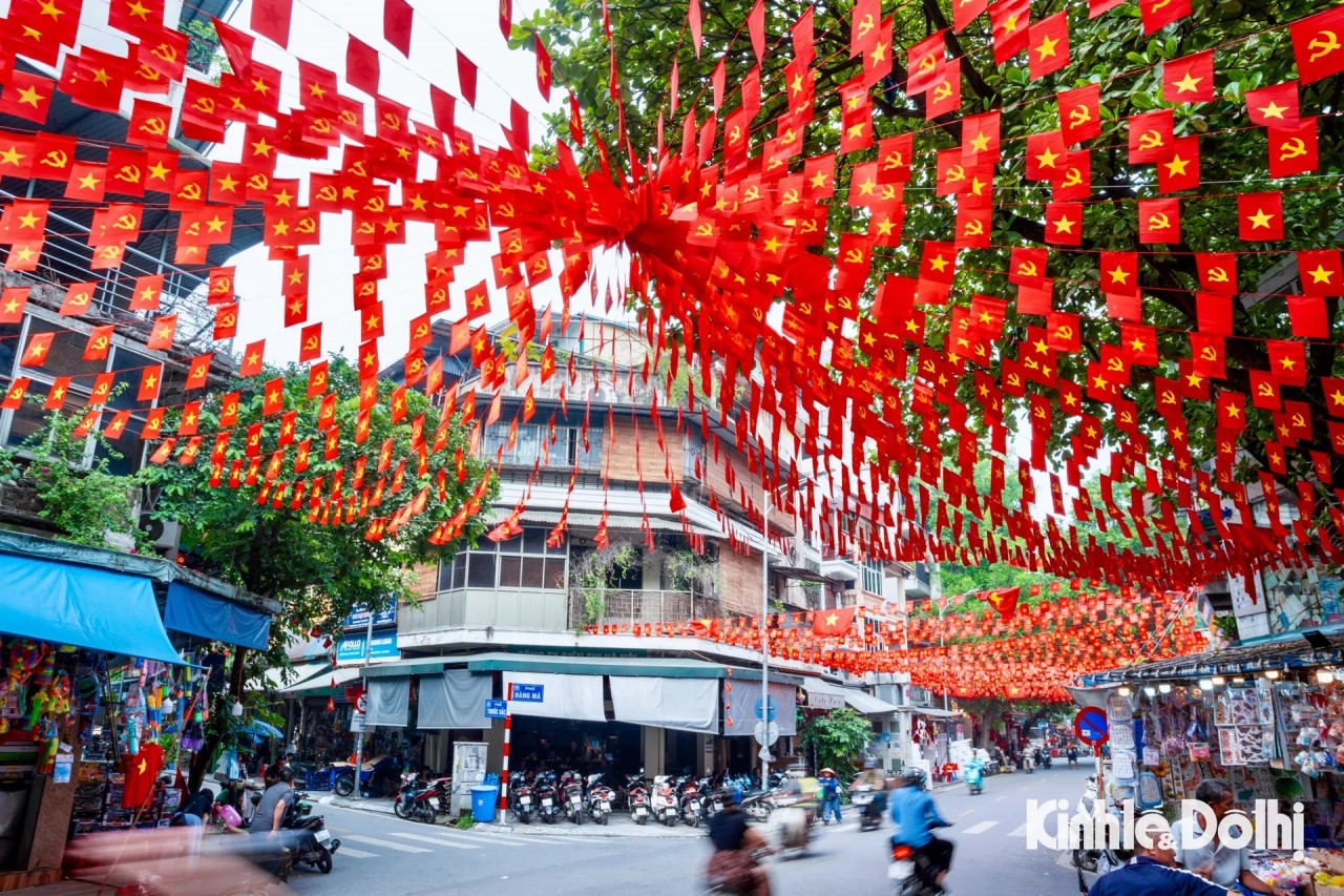 Lao Ambassador to Vietnam Khamphao Ernthavanh: Vietnam Affirms Its Position with Vitality and Aspiration for National Advancement
