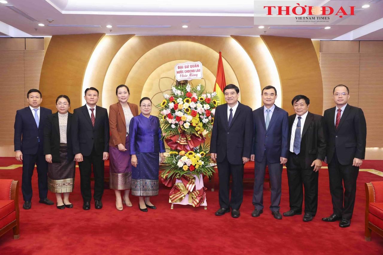 Vietnam Remembers the Wholehearted Support of the Lao People Vietnam Remembers the Wholehearted Support of the Lao People