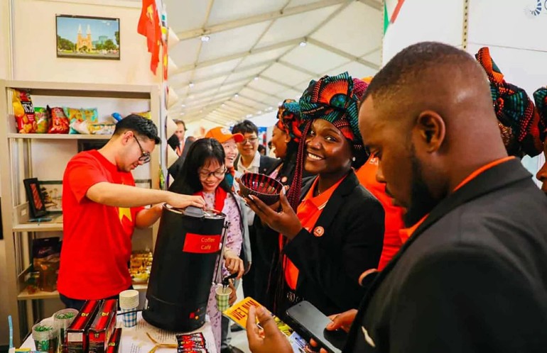 Vietnam Booth at Maputo International Fair (Mozambique) Attracts Many Visitors Vietnam Booth at Maputo International Fair (Mozambique) Attracts Many Visitors