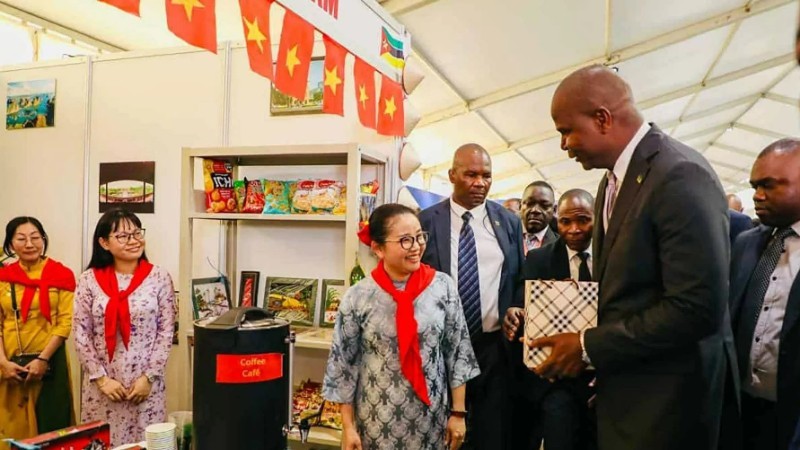 Vietnam Booth at Maputo International Fair (Mozambique) Attracts Many Visitors Vietnam Booth at Maputo International Fair (Mozambique) Attracts Many Visitors