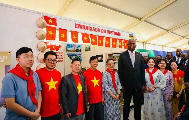 Vietnam Booth at Maputo International Fair (Mozambique) Attracts Many Visitors Vietnam Booth at Maputo International Fair (Mozambique) Attracts Many Visitors