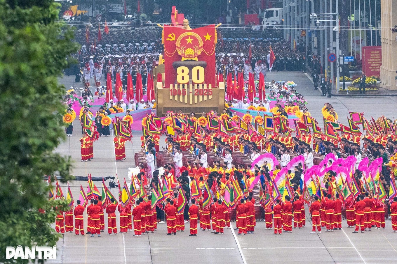 Màn trống hội chào mừng tại lễ tổng duyệt diễu binh, diễu hành, ngày 30/8/2025. (Ảnh: Báo Dân trí) Màn trống hội chào mừng tại lễ tổng duyệt diễu binh, diễu hành, ngày 30/8/2025. (Ảnh: Báo Dân trí)
