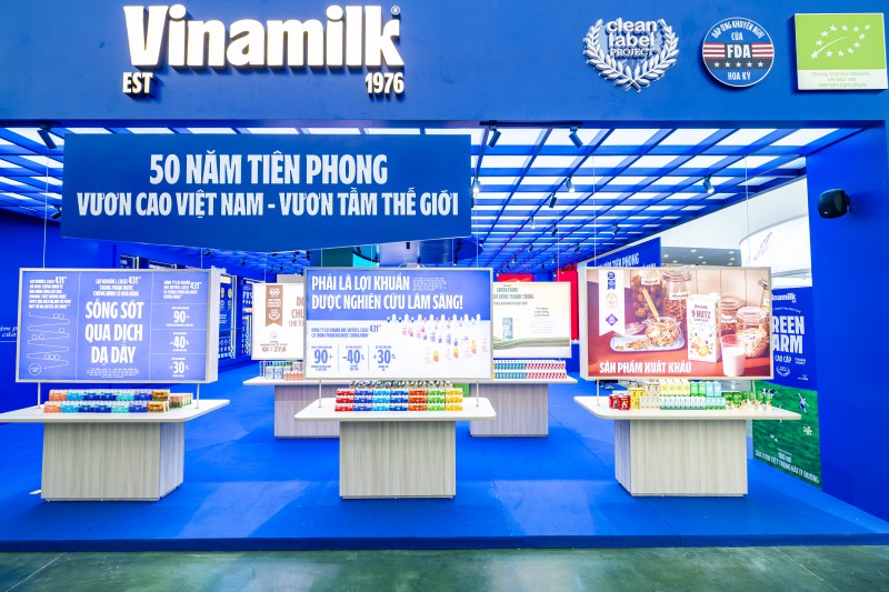 Ảnh 1A hoặc Ảnh 1B (báo chọn 1 trong 2 ảnh): Không gian triển lãm của Vinamilk được thiết kế hiện đại, gần gũi và đầy sáng tạo. (Ảnh: Vi Nam) Ảnh 1A hoặc Ảnh 1B (báo chọn 1 trong 2 ảnh): Không gian triển lãm của Vinamilk được thiết kế hiện đại, gần gũi và đầy sáng tạo. (Ảnh: Vi Nam)
