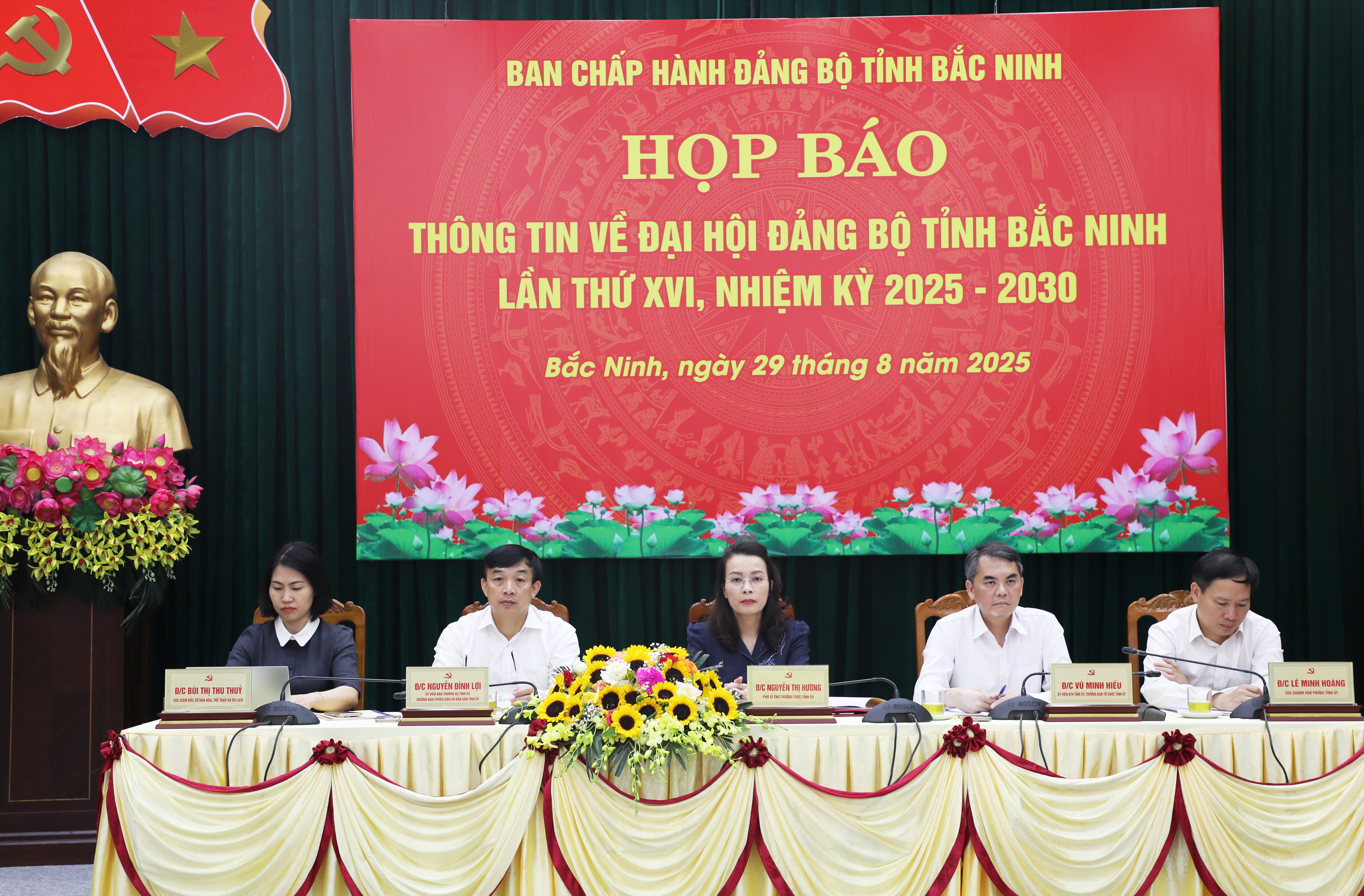 Quang cảnh buổi họp báo. (Ảnh: dangcongsan.org.vn) Quang cảnh buổi họp báo. (Ảnh: dangcongsan.org.vn)