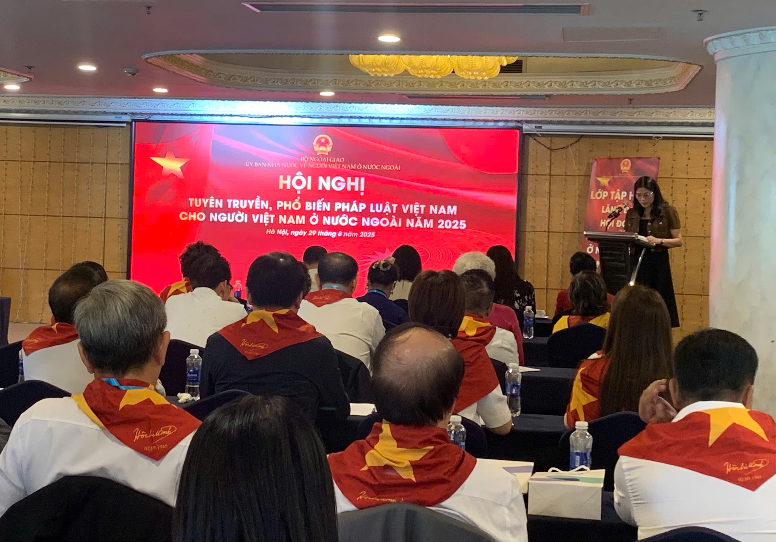 Tuyên truyền, phổ biến pháp luật cho người Việt Nam ở nước ngoài Tuyên truyền, phổ biến pháp luật cho người Việt Nam ở nước ngoài