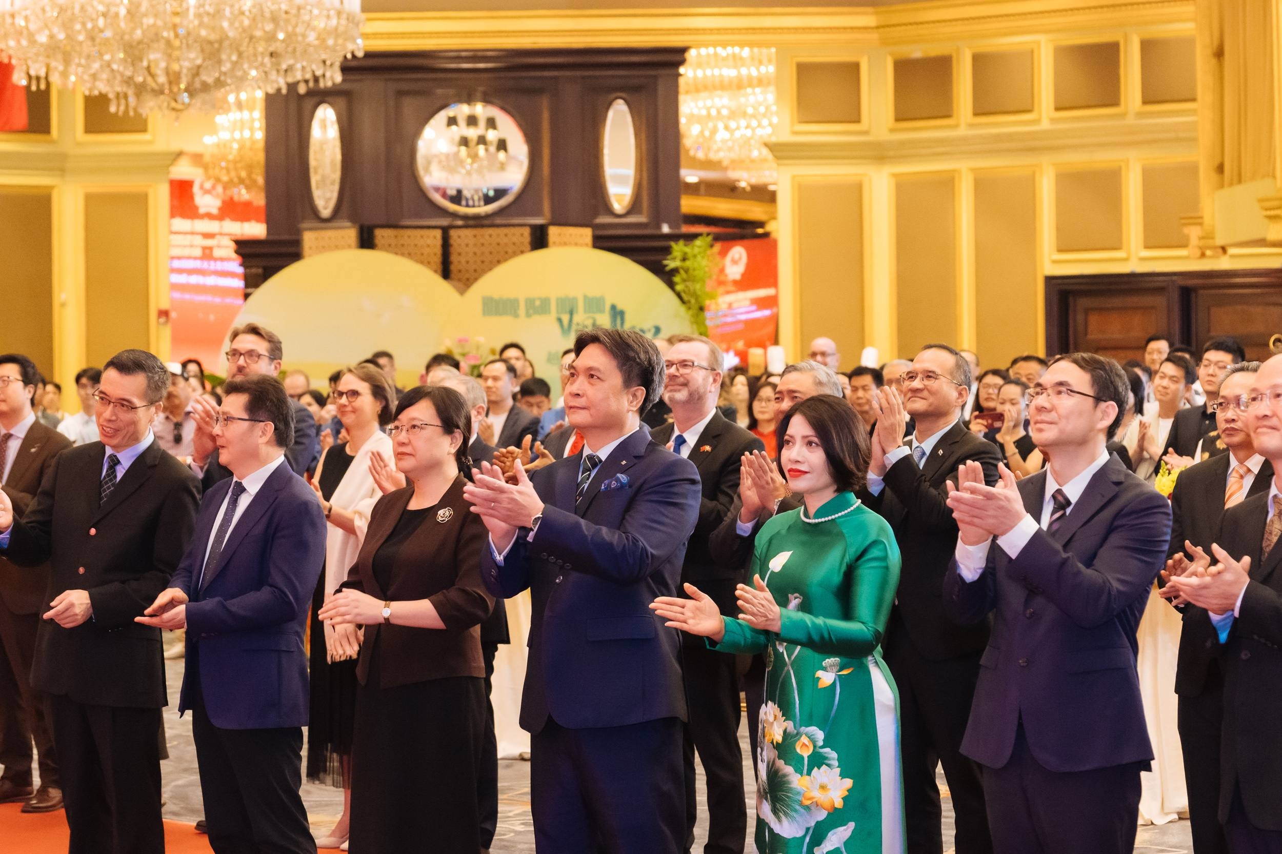 Long trọng Lễ kỷ niệm 80 năm ngày Quốc khánh tại Quảng Châu Long trọng Lễ kỷ niệm 80 năm ngày Quốc khánh tại Quảng Châu