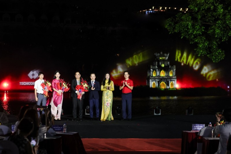 Khai mạc chương trình “Hà Nội rạng rỡ”. Khai mạc chương trình “Hà Nội rạng rỡ”.